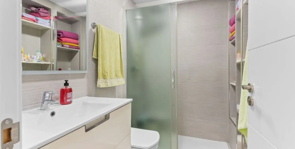 Sale of middle floor apartment in Puerto Banús 15