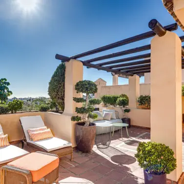 Sale of penthouse duplex in Estepona