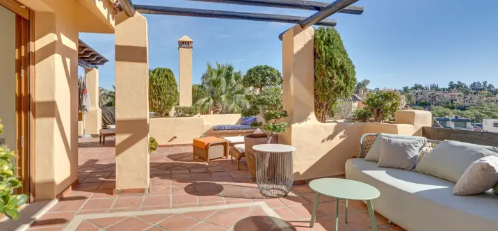 Sale of penthouse duplex in Estepona 1