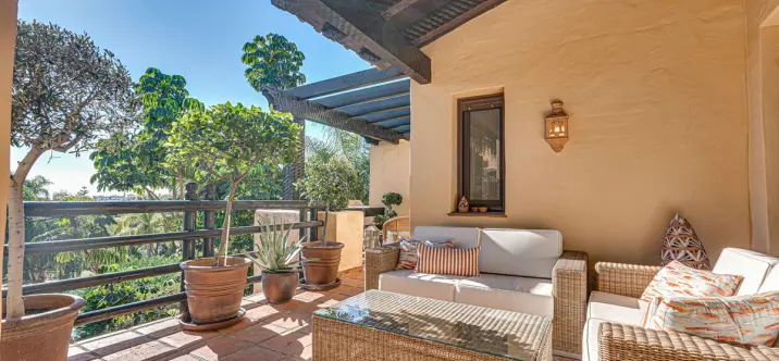 Sale of penthouse duplex in Estepona 2