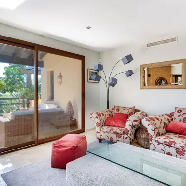 Sale of penthouse duplex in Estepona