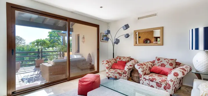 Sale of penthouse duplex in Estepona 4