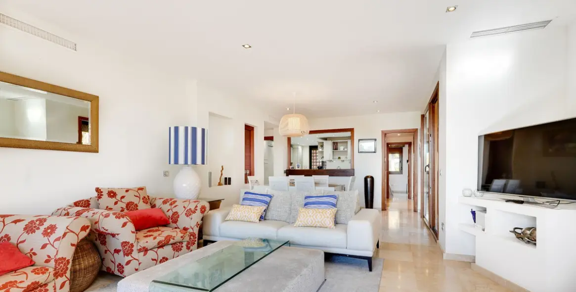 Sale of penthouse duplex in Estepona 6