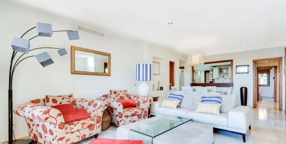 Sale of penthouse duplex in Estepona 7