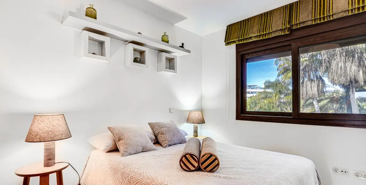 Sale of penthouse duplex in Estepona 17