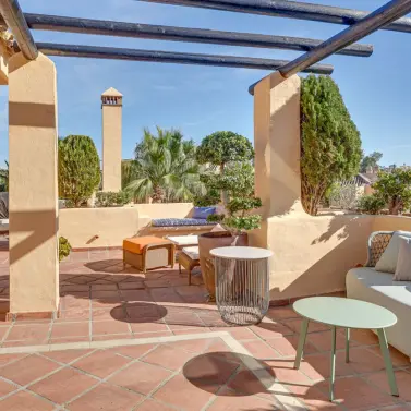 Продажа двухуровневого пентхауса в Estepona