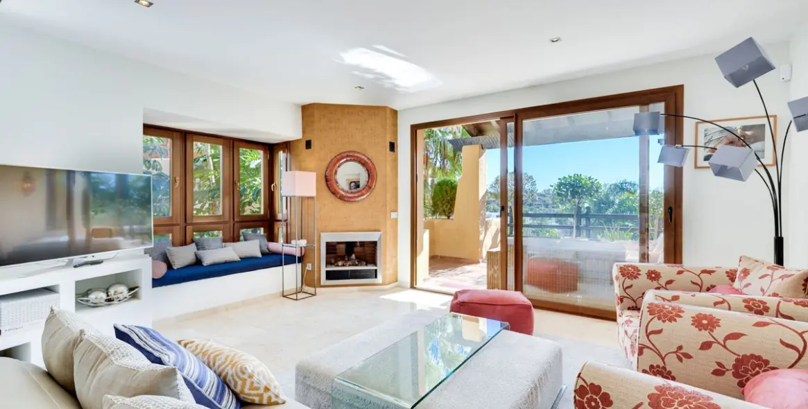 Sale of penthouse duplex in Estepona 4