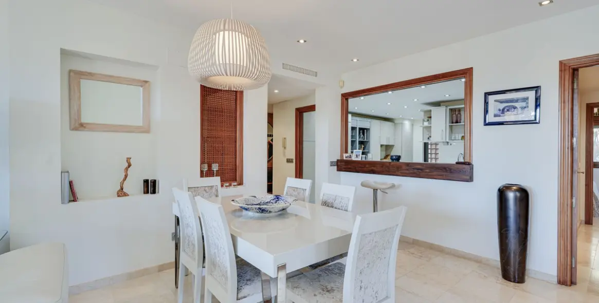 Sale of penthouse duplex in Estepona 9