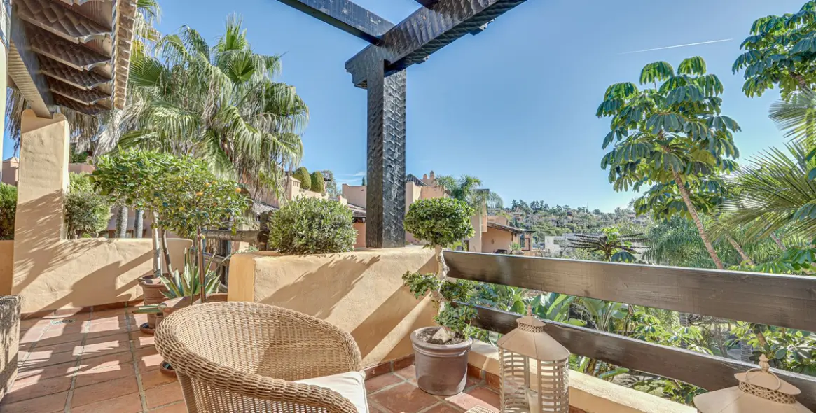 Sale of penthouse duplex in Estepona 13