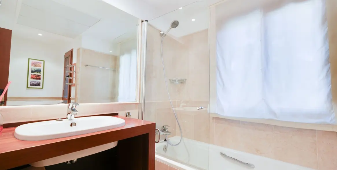 Sale of penthouse duplex in Estepona 18