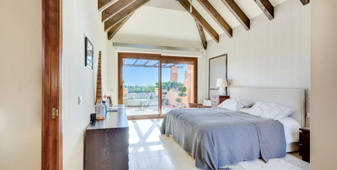 Sale of penthouse duplex in Estepona 22