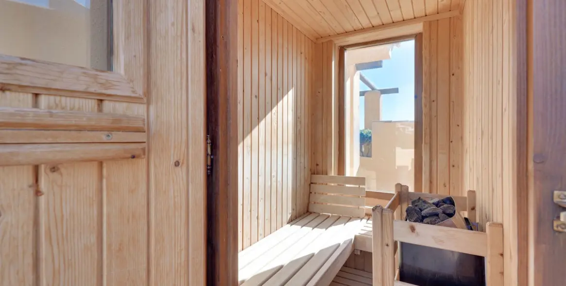 Sale of penthouse duplex in Estepona 26