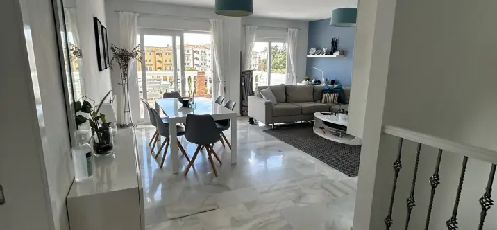 Sale of detached villa in Calahonda 4