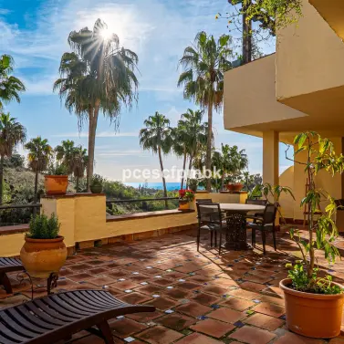 Sale of middle floor apartment in The Golden Mile