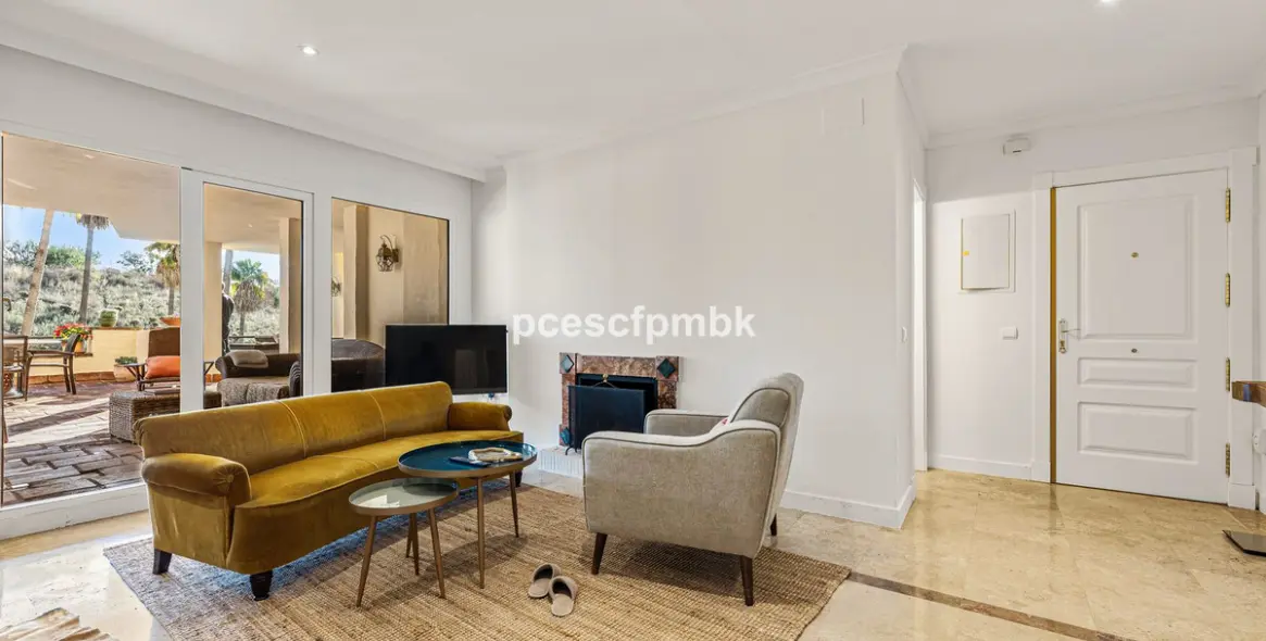 Sale of middle floor apartment in The Golden Mile 4