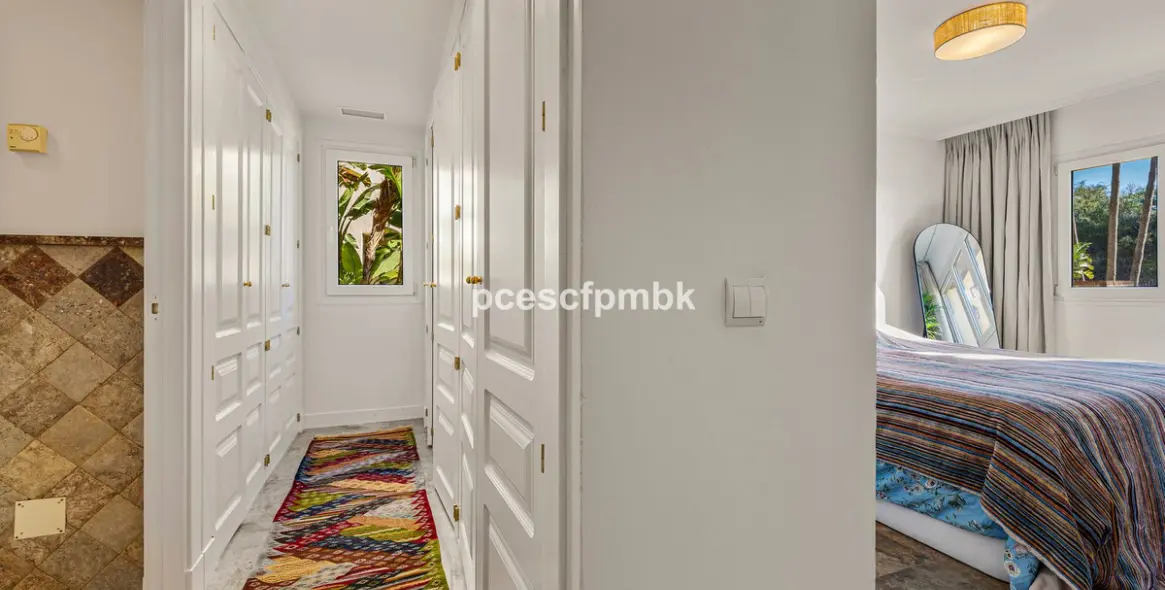 Sale of middle floor apartment in The Golden Mile 6