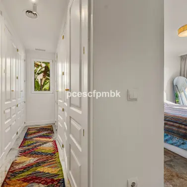 Sale of middle floor apartment in The Golden Mile