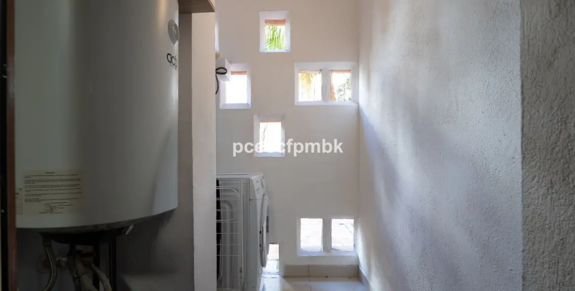 Sale of middle floor apartment in The Golden Mile 13