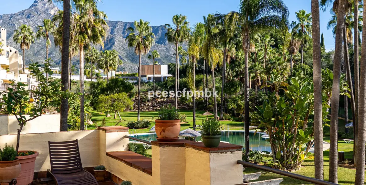 Sale of middle floor apartment in The Golden Mile 19