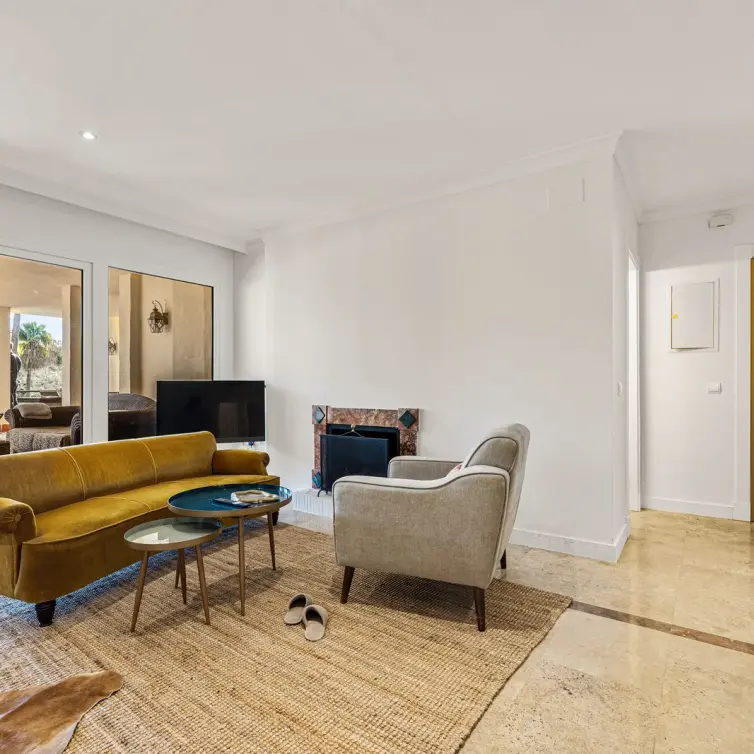 Long-term rent of middle floor apartment in The Golden Mile