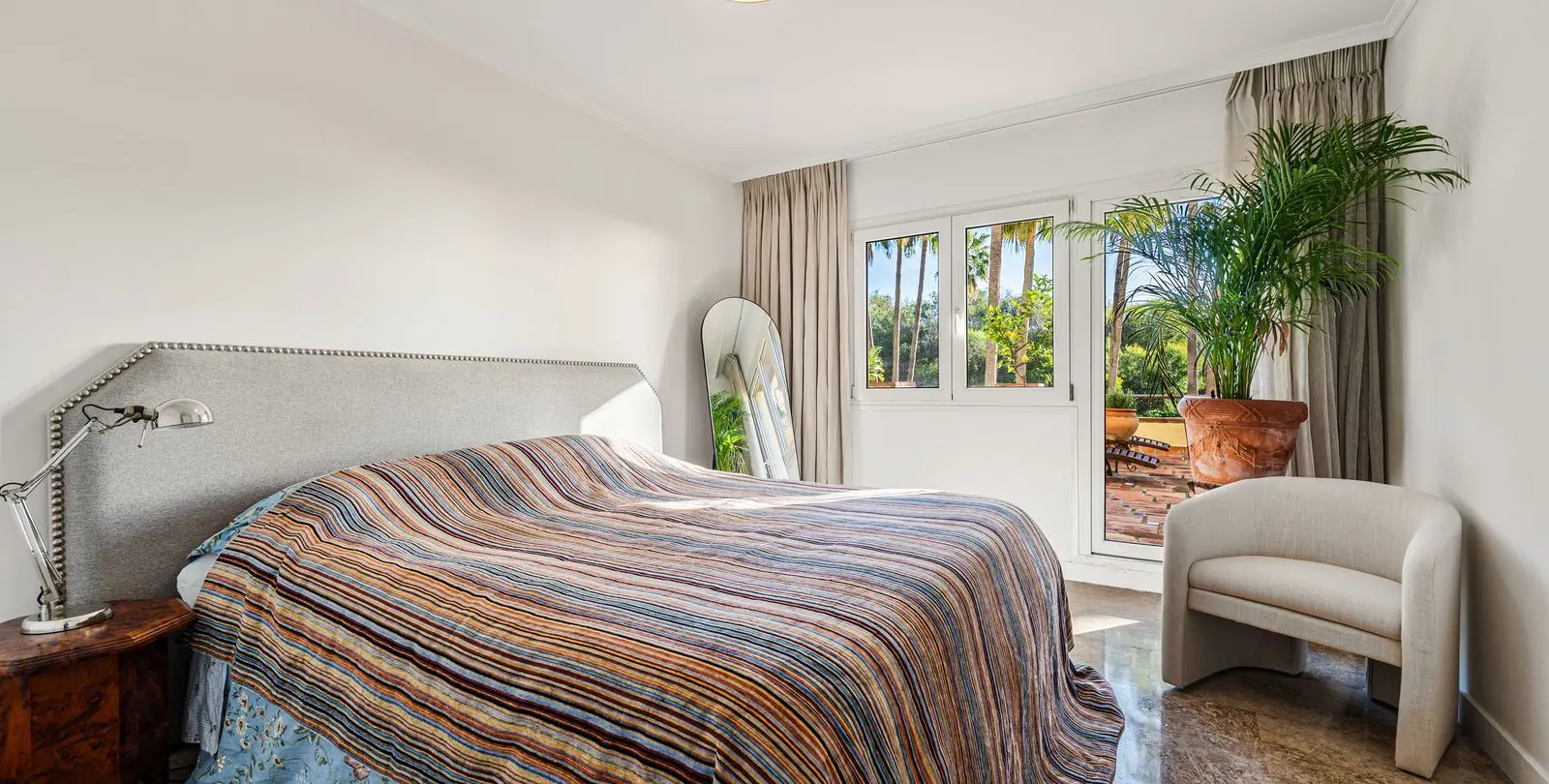 Alquiler a largo plazo de apartamento en planta media en The Golden Mile 5
