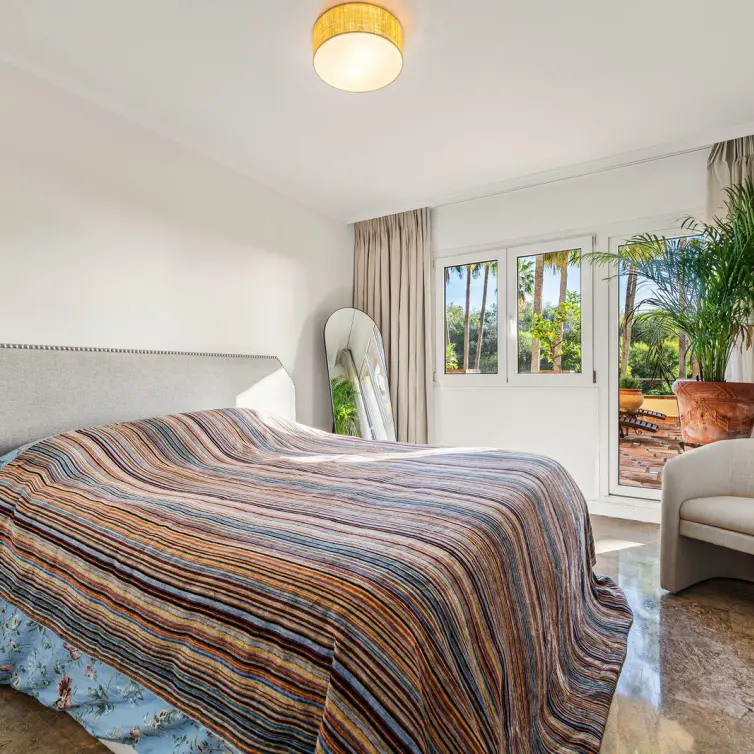 Long-term rent of middle floor apartment in The Golden Mile