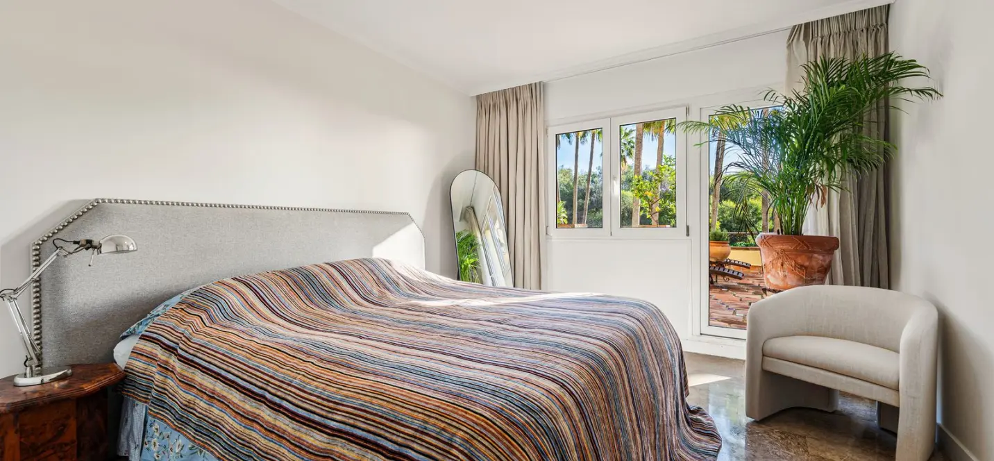 Long-term rent of middle floor apartment in The Golden Mile 4