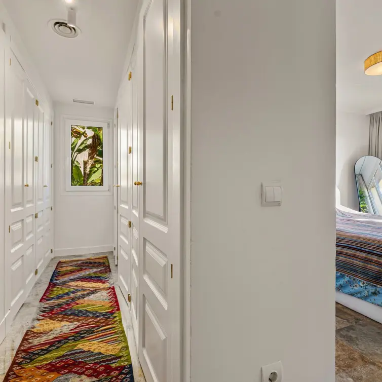 Long-term rent of middle floor apartment in The Golden Mile