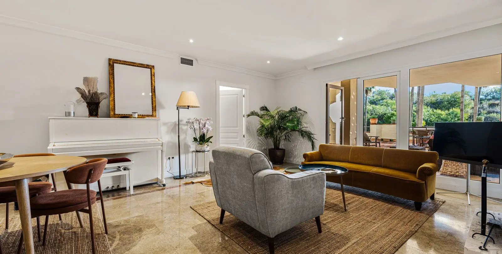 Alquiler a largo plazo de apartamento en planta media en The Golden Mile 10