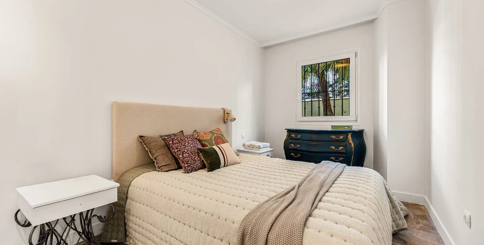 Alquiler a largo plazo de apartamento en planta media en The Golden Mile 14