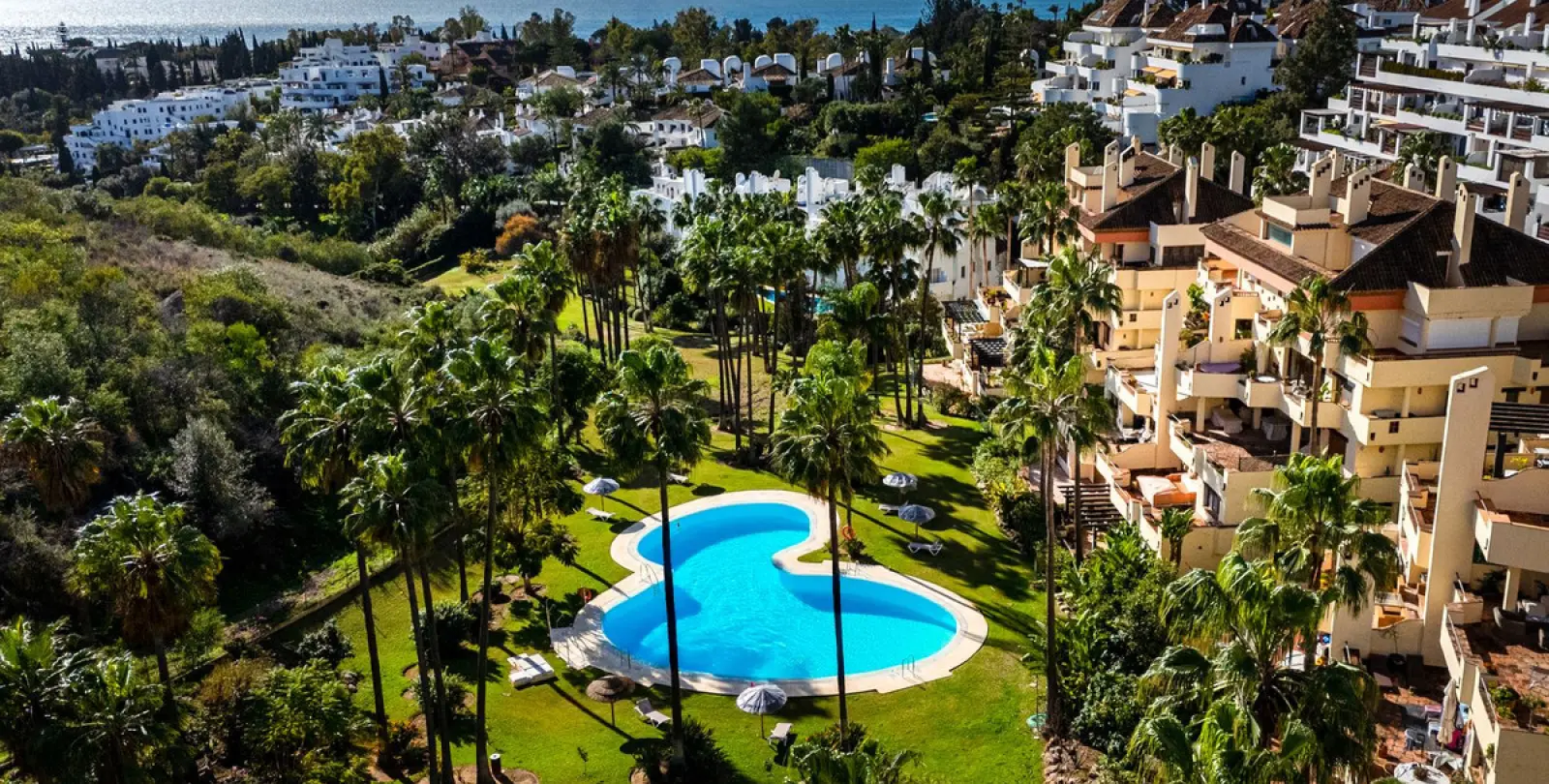 Long-term rent of middle floor apartment in The Golden Mile 27