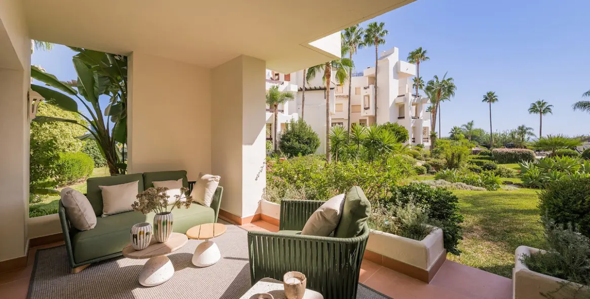 Sale of ground floor apartment in New Golden Mile 1