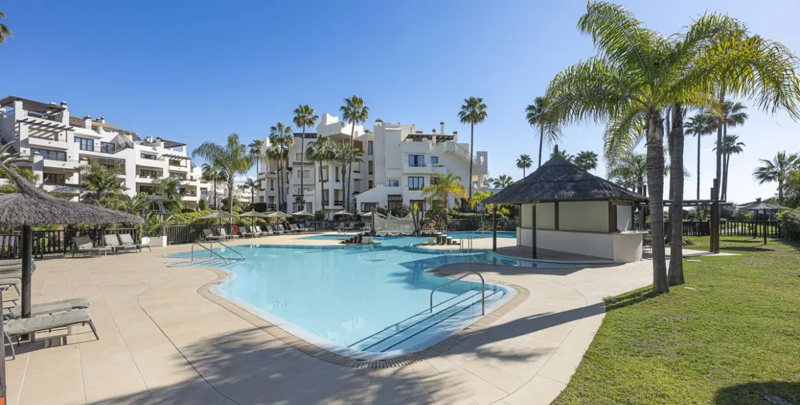 Sale of ground floor apartment in New Golden Mile 2