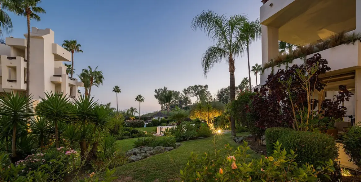 Sale of ground floor apartment in New Golden Mile 34