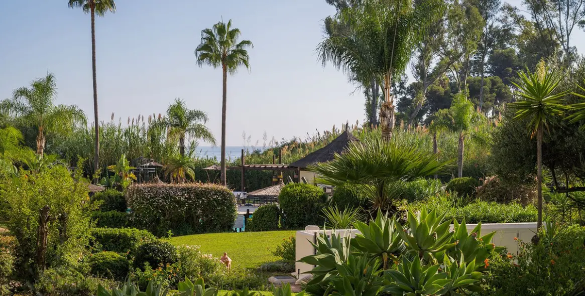 Sale of ground floor apartment in New Golden Mile 36