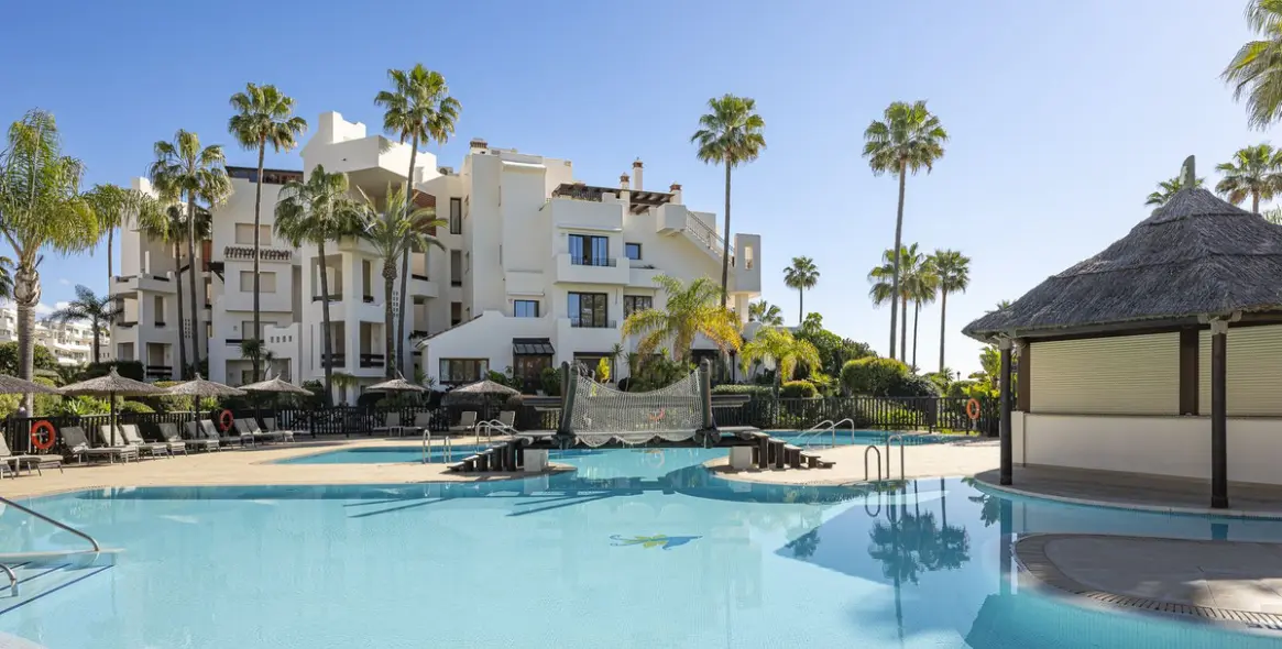 Sale of ground floor apartment in New Golden Mile 38