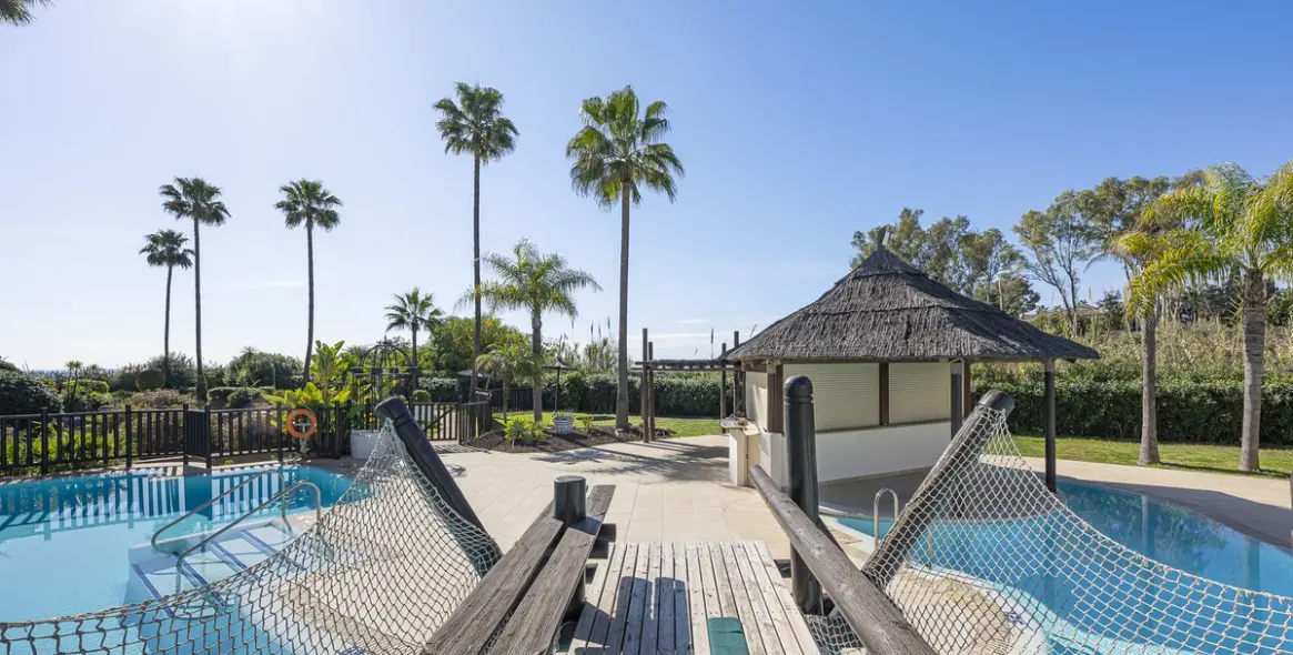 Sale of ground floor apartment in New Golden Mile 44