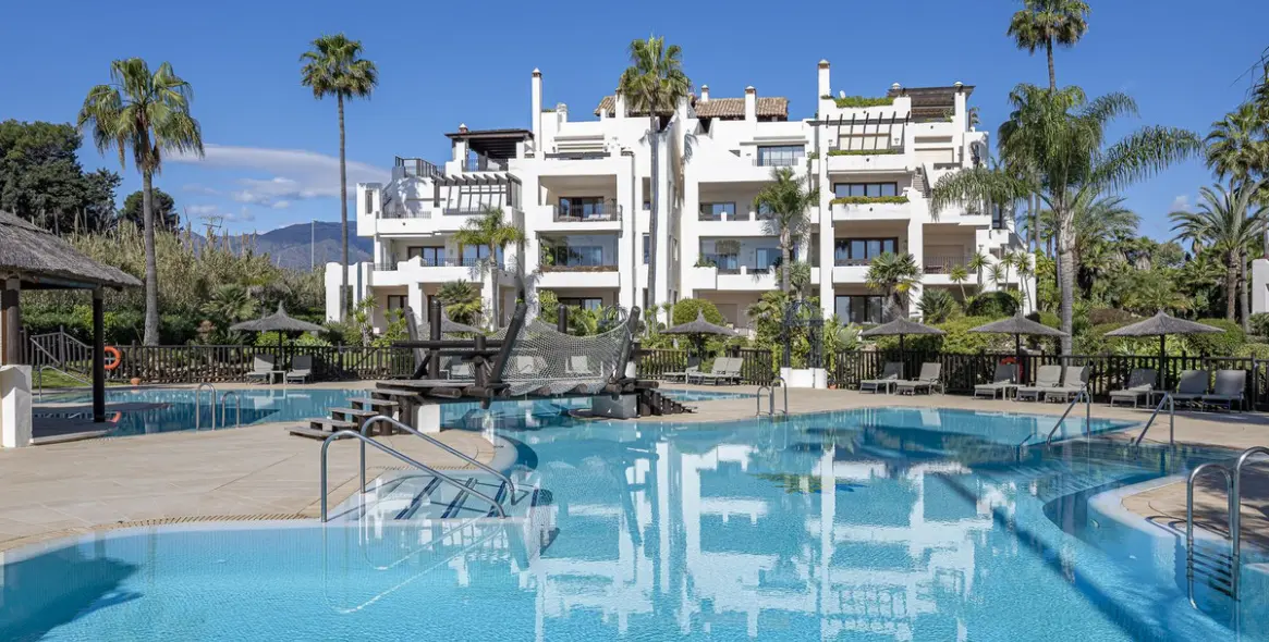 Sale of ground floor apartment in New Golden Mile 45