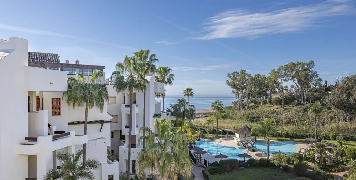 Sale of ground floor apartment in New Golden Mile 48