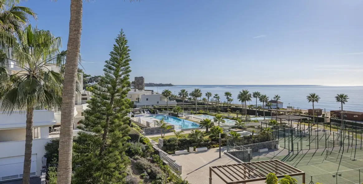 Sale of ground floor apartment in New Golden Mile 52