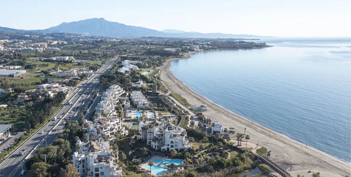 Sale of ground floor apartment in New Golden Mile 54