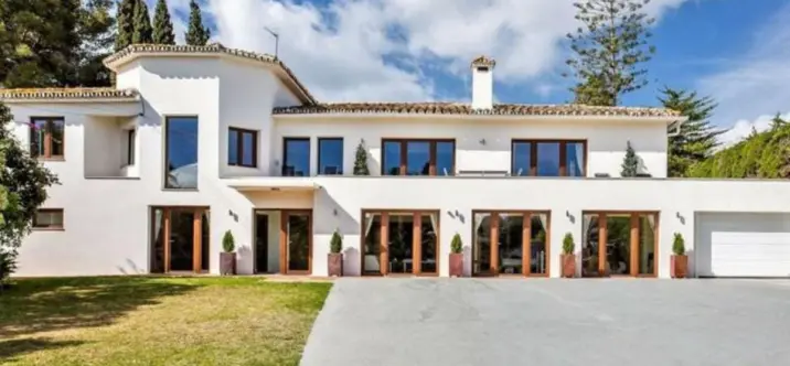 Sale of detached villa in San Pedro de Alcántara 0