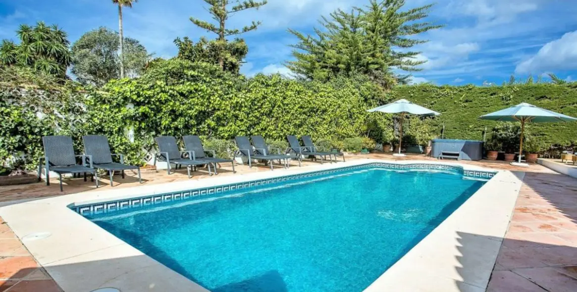 Sale of detached villa in San Pedro de Alcántara 4