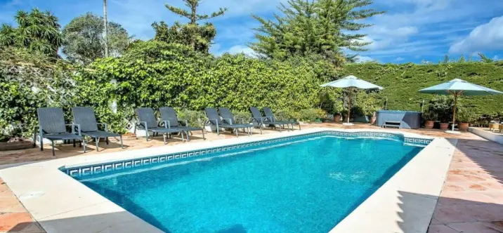 Sale of detached villa in San Pedro de Alcántara 3