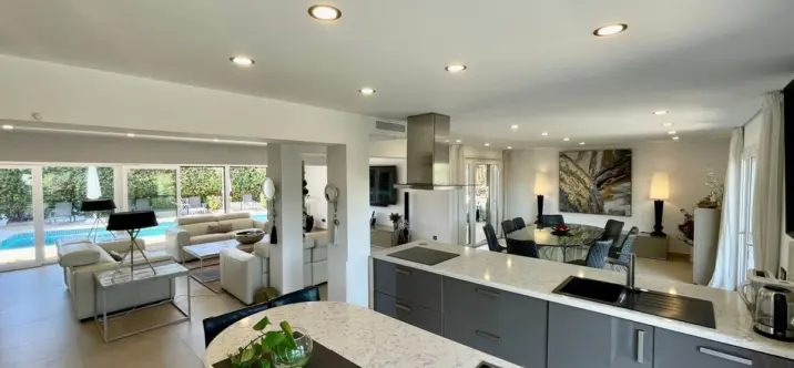 Sale of detached villa in San Pedro de Alcántara 4