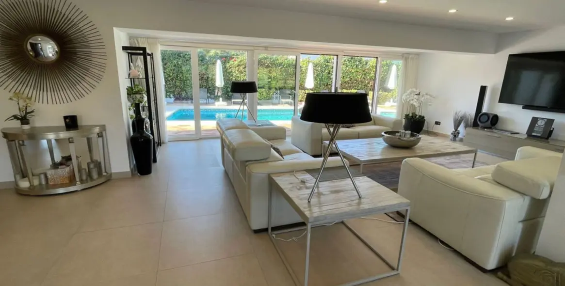 Sale of detached villa in San Pedro de Alcántara 7