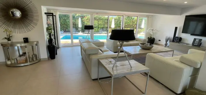 Sale of detached villa in San Pedro de Alcántara 4