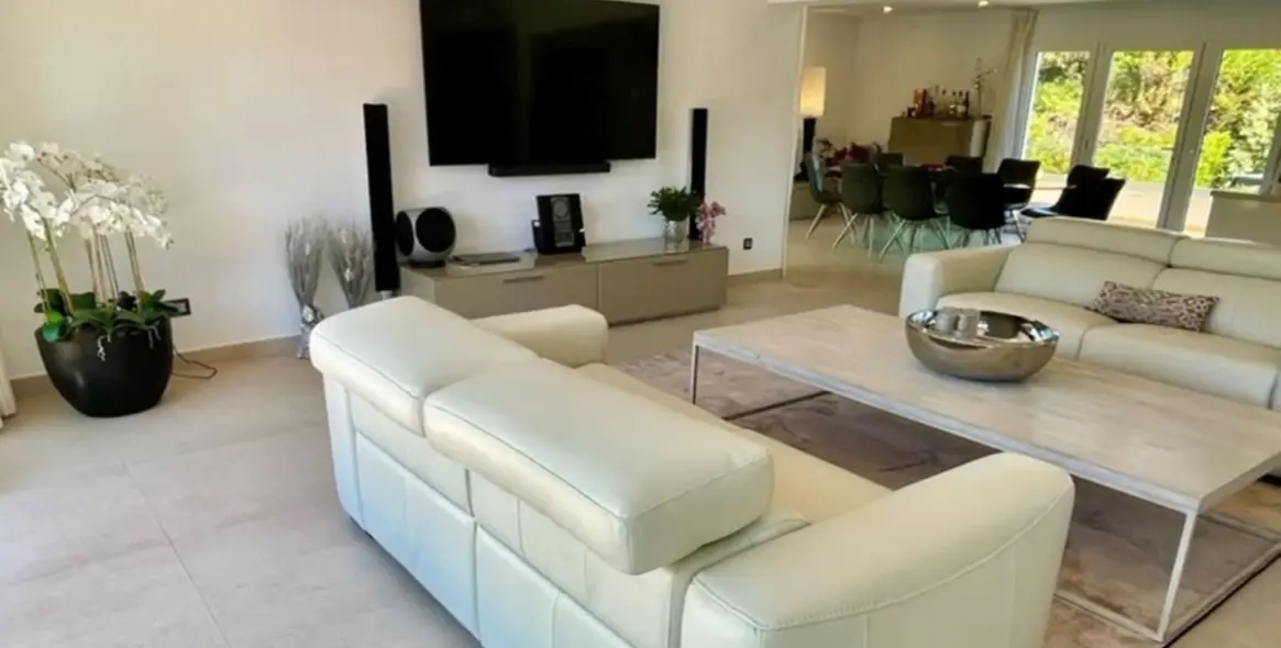 Sale of detached villa in San Pedro de Alcántara 10