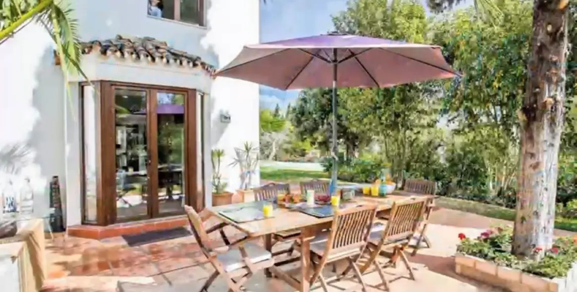 Sale of detached villa in San Pedro de Alcántara 16