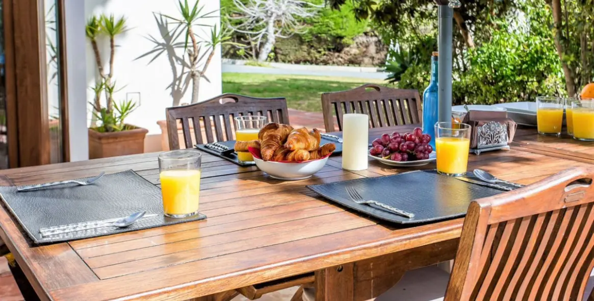 Sale of detached villa in San Pedro de Alcántara 38